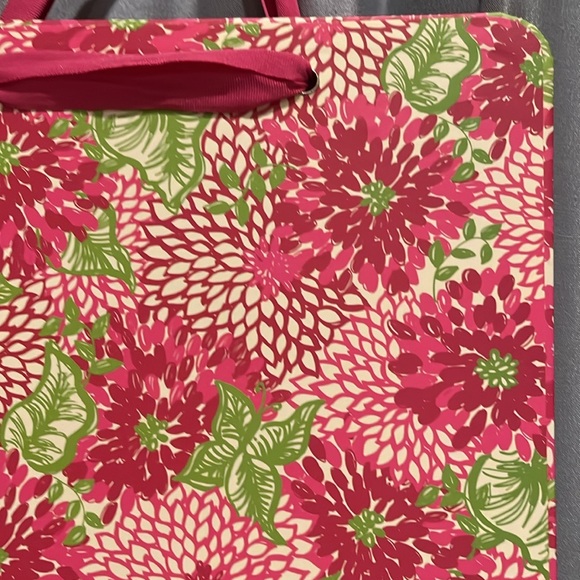 Lilly Pulitzer Magnetic Board with 4 magnets - Picture 9 of 16